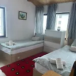 Escape House Apartment *