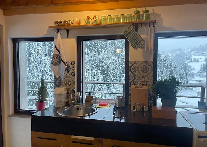 Escape House * Stoykite